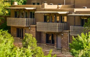 Fort Marcy 100 | Walk to Plaza | Full Kitchen | Hot Tub | Pool | End Unit | Single Level - Image 4