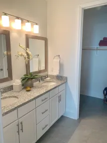 New, clean, and spacious 3 br/3 .5 ba Oxford condo! - Image 4