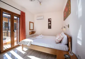 Spacious villa with jacuzzi in Sfakaki - Image 4