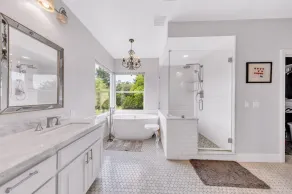 Stunning Country Retreat with Pool, Hot Tub, Pond & Theatre Room! - Image 2