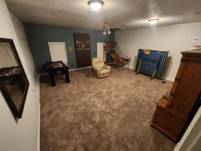 Spacious Villa with swimming pool and game room - Image 2