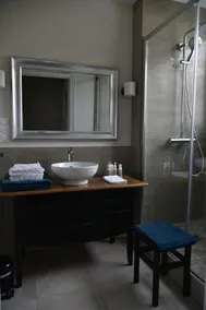Bright, spacious apartment in town center - Image 2