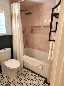 walk to the Pearl Monthly Summer gateway dogs ok 30+ days fenced yard w/ parking - Image 2