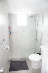 Large 3 bedroom, 2 bathroom property conveniently located steps from the beach. - Image 2