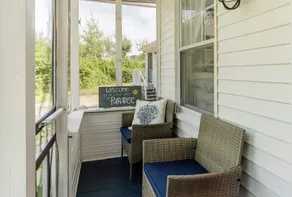 Charming Pine Point OOB Beach Cottage Tiny House, Steps away from the beach - Image 2