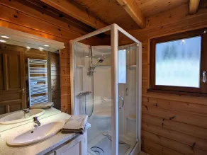 Chalet chaleureux avec terrasse, proche forêt et sentier, à 15 km des stations de ski de Gérardmer - Image 3