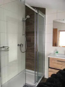 Modern vacation apartment with two bedrooms - Image 3