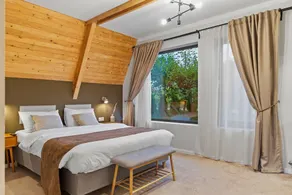 Three-Bedroom A Frame Chalet in Dealu Mare - Image 4