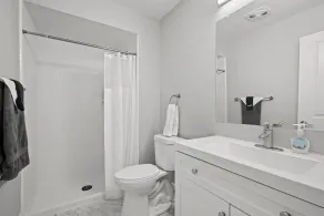 Spacious & Stylish Stay in Rochester, Prime Spot - Image 3
