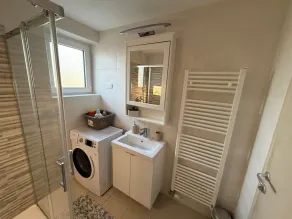 Modern apartma located in a quiet street, located near the lake. - Image 3