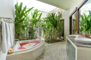 Sumptuous 3 bedroom private luxury villa in heart of Seminyak - Image 5