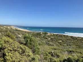 Apenas a uma curta caminhada da praia do oceano - a base perfeita para explorar a Península - Image 3