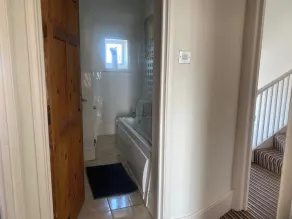 Pet Friendly Top Floor Apt w Sea View Sleeps 5 - Image 2