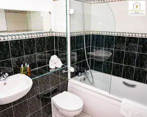 20 off Weekly Stays 5 Marina View Apt - Image 3