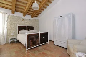 Lovely villa in a peaceful area - Image 4