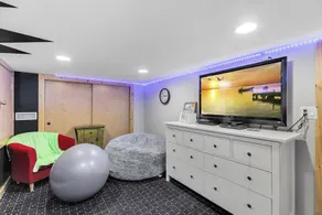 UNBEATABLE LOCATION! Downtown Hood River Loft with Views, Pet Friendly - Image 2