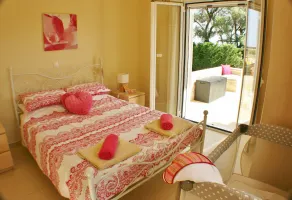 Morgorlwg Fila,Exclusive Secluded Villa With tranquil setting Stunning Sea views - Image 5