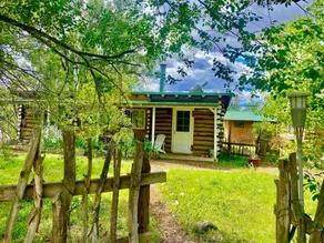 Brett’s Farm Cabin: Hot tub Sauna, Farm Animlas - Image 4