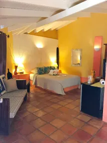 Beautiful Studios with pool super close toPalm Beach bars & restaurants. - Image 4