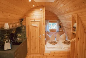 Deluxe Chalet (18sqm) with hot tub and terrace for up to 3 people - Image 5