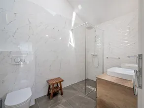 Villa con internet de alta velocidad y piscina privada | Vistas al agua - Image 2