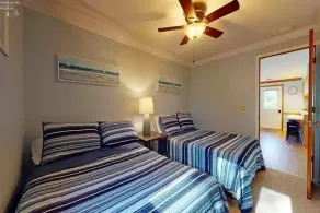 Kenna's Cottage Lakefront 2 bedroom guest house - Image 5