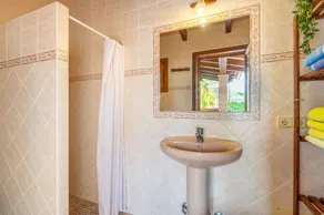 Air-conditioned country house with Wi-Fi, pool, garden, terrace, and balcony - Image 4