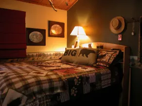 Super Cozy 2 Bedroom 1 Bath With Spa and Deck - Image 3