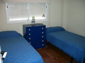 Apartment, centrally located and comfortable, with gardens and a pool, parking, and the beach 10 minutes away. - Image 4