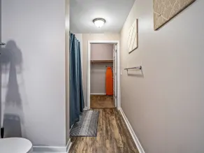 ★ Desert Living ★ Pets ★ Heated Pool ★ Gym ★ Shops - Image 3