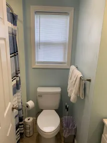 Cheerful 3 bedroom, 2 bath home. - Image 2