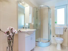 Contemporary Holiday Home in Dramalj with Swimming Pool - Image 3