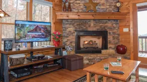 Red Apple Cabin 🍎3 Bedrooms, 3 Baths, Amazing views Mountaintop 15 MIN DOWNTOWN - Image 2