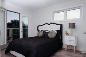 Luxurious 2 Bedroom Townhouse - Image 4