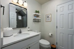 King Street Retreat: Charming, Fully Updated Townhome. Excellent Location! - Image 2