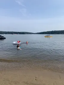 Updated Lakefront House *outdoor tv and water toys- 10 min from UConn - Image 4