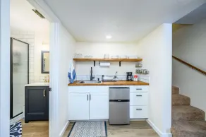 New One Bedroom B&B Walking Distance to Downtown Dundee! - Image 2