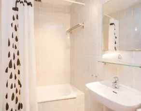 Quiet residential villa in Vidreres - Image 4