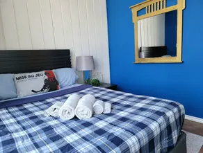 Comfortable 3 bedroom with easy access to Downtown - Image 2