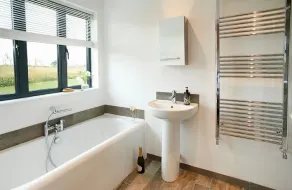 Luxurious romantic retreat for two, one bedroom with en-suite bathroom - enquire now! - Image 2