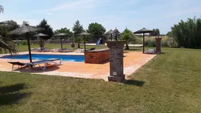 Casa con vista sulla piscina, ideale per famiglie. - Image 4