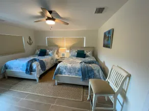 Luxury Holiday Vaca Here! Large outdoor space and dock. Lg hot tub and pool! - Image 4
