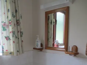 Ruhiger Rückzugsort, zwei Schlafzimmer, zwei Badezimmer (eins en-suite, ein Duschbad) - Image 4
