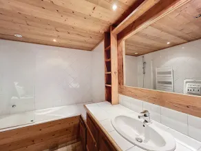Apartamento de 4 habitaciones con piscina cubierta en Combloux - Image 2