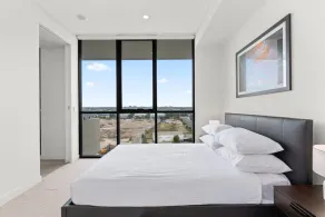 Luxe 2-Bed: Modern Interiors, Balcony & BBQ Area - Image 5