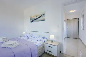 Holiday apartment with air conditioning - Image 4