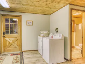 Cedarwood Lodge - Image 5