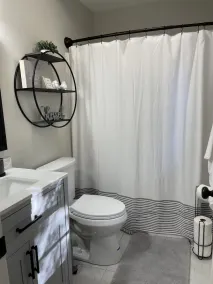 Private, pet-friendly adorable getaway mins to downtown - Image 5