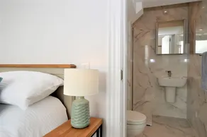 Greenlea -Scenic loch-side location, coastal retreat boasts spectacular sea views, sleeps 4 - Image 2