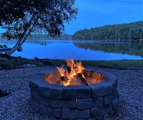 Stylish Waterfront Cottage, flat private Beach, North of Muskoka - Image 2